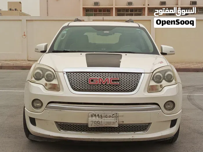 GMC Acadia 2011 photo 2