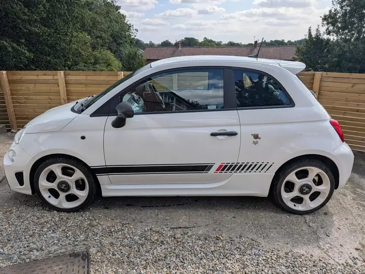 Abarth 595 2018 photo 2