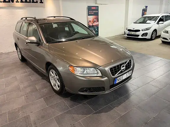 Volvo V70 2010 photo 2