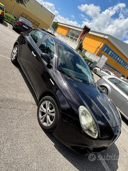 Alfa Romeo Giulietta 2010 photo 2