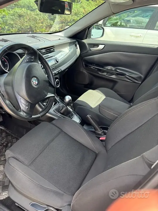 Alfa Romeo Giulietta 2010 photo 5