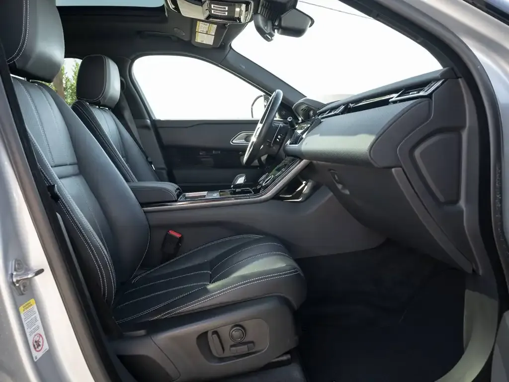 Land Rover Range Rover Velar 2023 photo 3