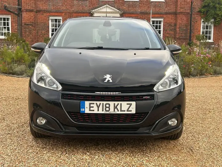 Peugeot 208 2018 photo 2