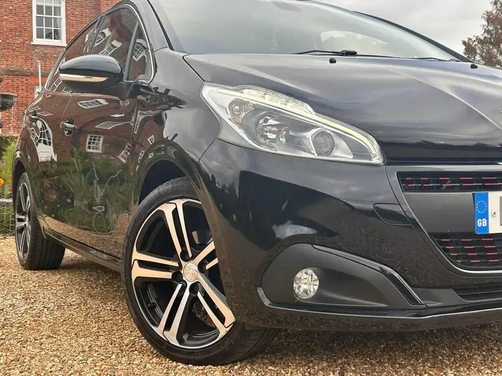 Peugeot 208 2018 photo 5