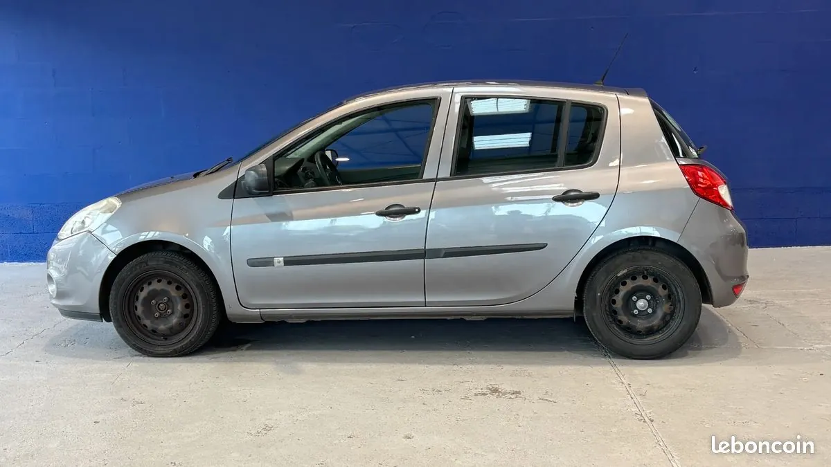 Renault Clio 2013 photo 2