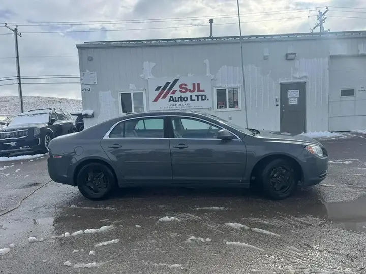 Chevrolet Malibu 2009 photo 2