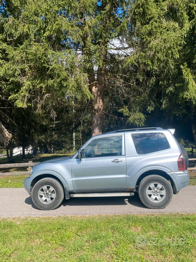 Mitsubishi Pajero 2004 photo 2