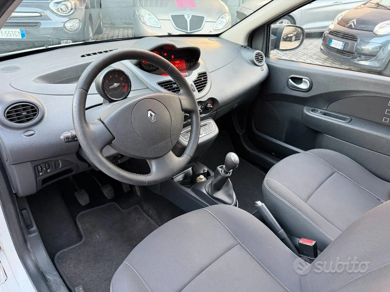 Renault Twingo 2010 photo 2