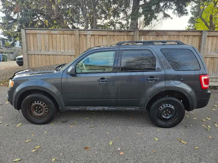 Ford Escape 2009 photo 2