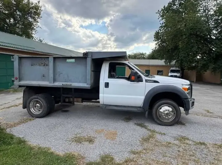 Ford F-550 2012 photo 2