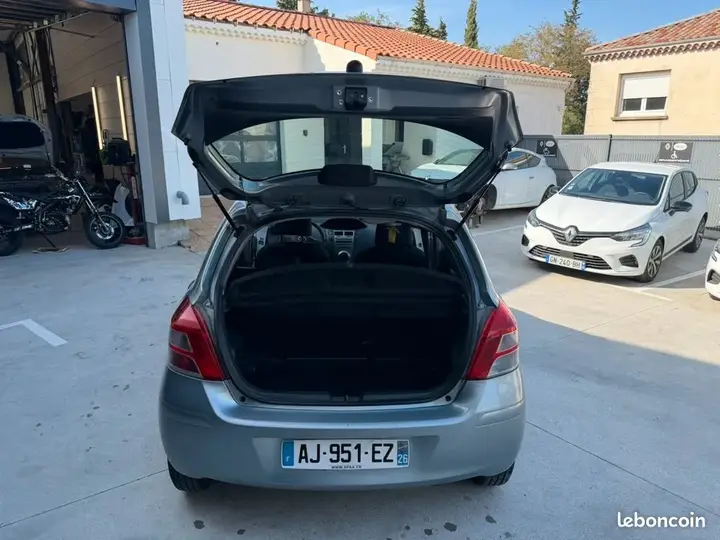 Toyota Yaris 2010 photo 4