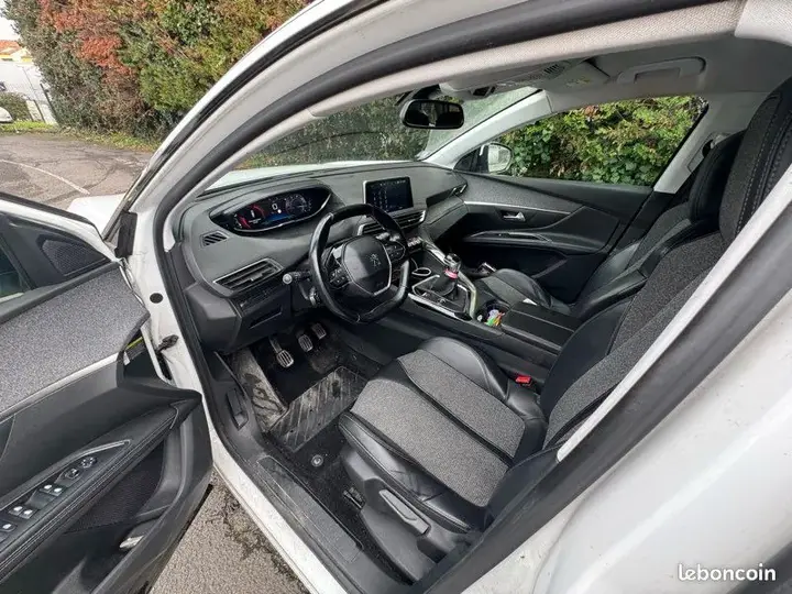 Peugeot 5008 2018 photo 3