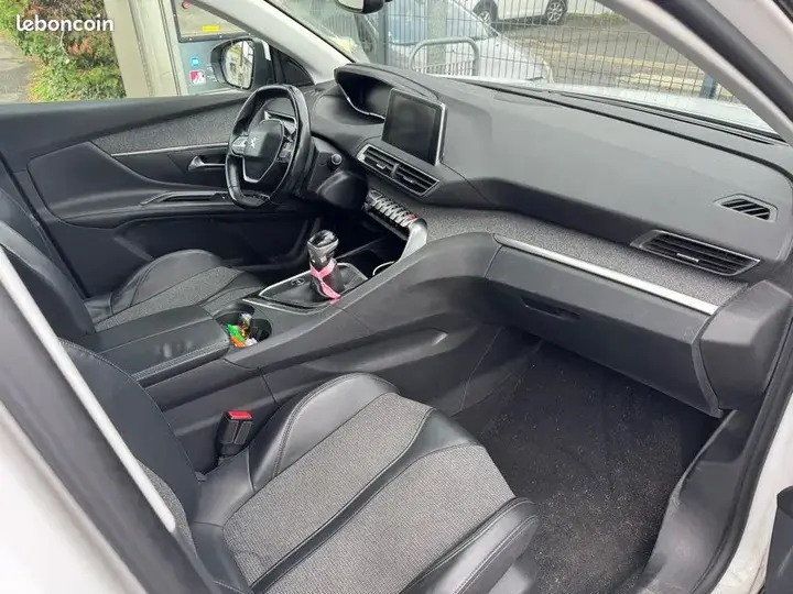 Peugeot 5008 2018 photo 4