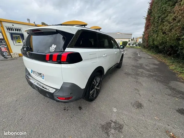 Peugeot 5008 2018 photo 2