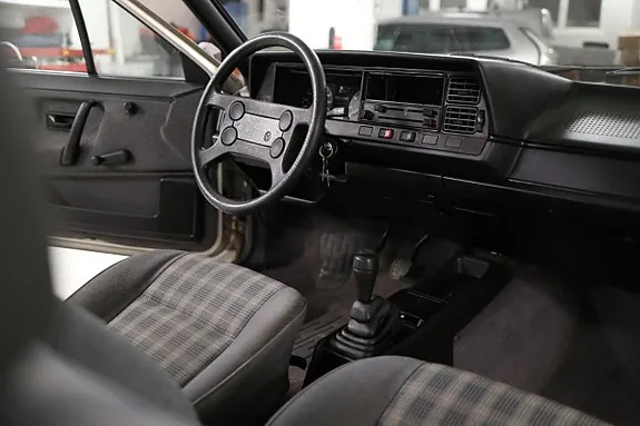 Volkswagen Passat 1987 photo 2
