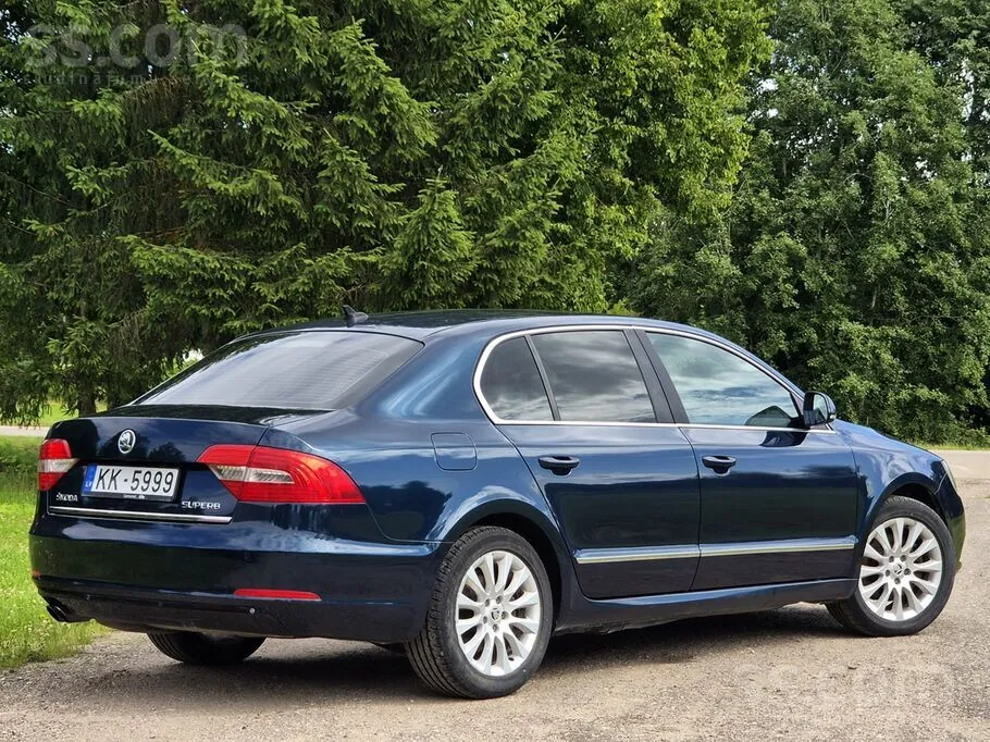 Skoda Superb 2013 photo 4