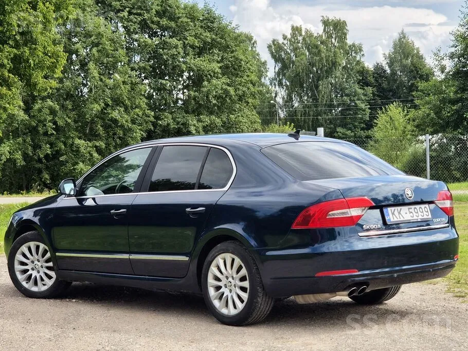 Skoda Superb 2013 photo 3