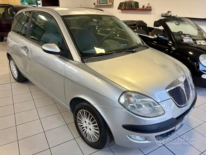 Lancia Ypsilon