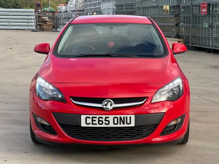 Vauxhall Astra 2015 photo 3