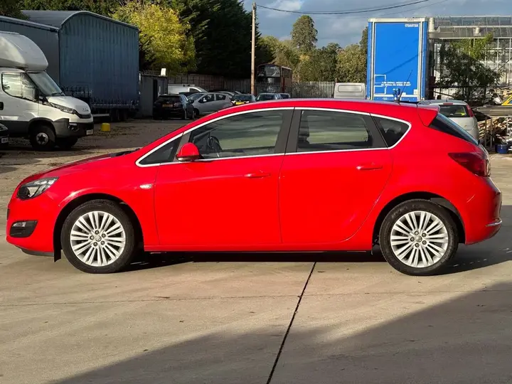 Vauxhall Astra 2015 photo 5