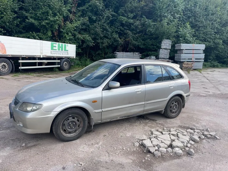 Mazda 323