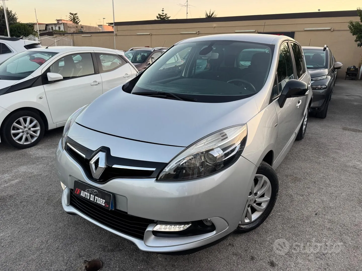 Renault Scenic 2015 photo 2
