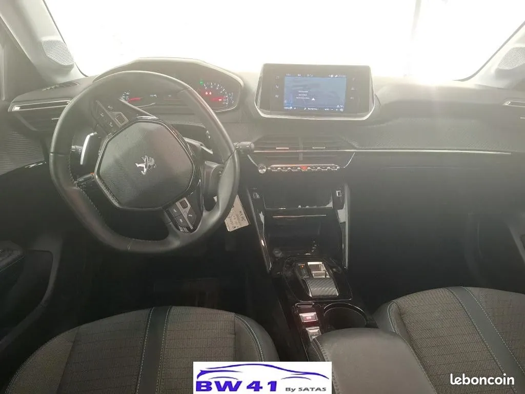 Peugeot 208 2023 photo 2