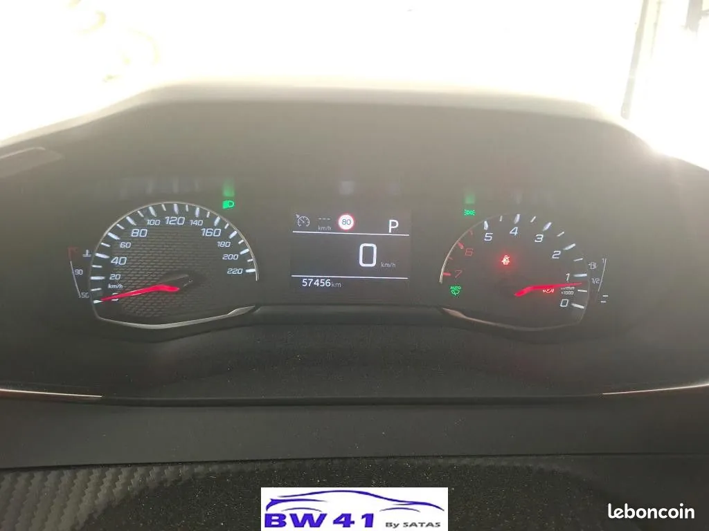 Peugeot 208 2023 photo 3