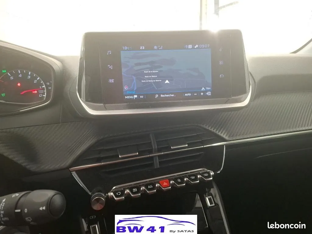 Peugeot 208 2023 photo 4