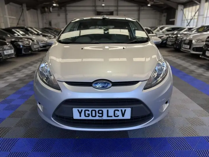 Ford Fiesta 2009 photo 2