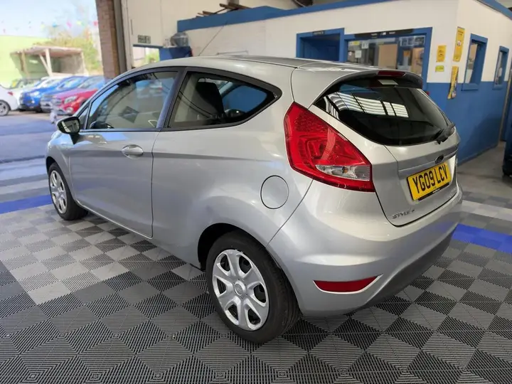 Ford Fiesta 2009 photo 4