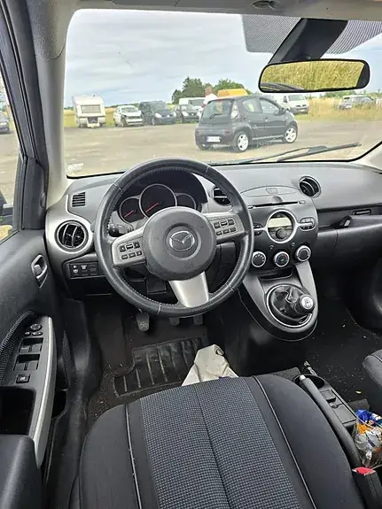 Mazda 2 2010 photo 5