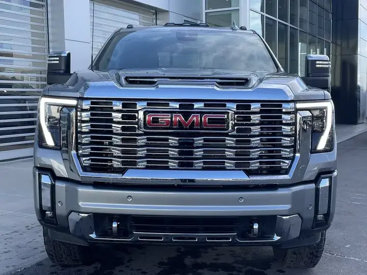 GMC Sierra 3500Hd 2026 photo 2