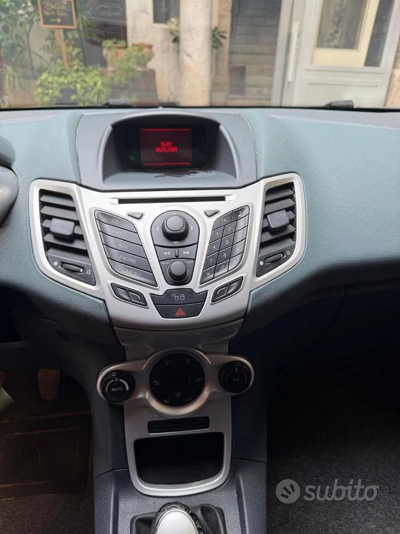 Ford Fiesta 2009 photo 4