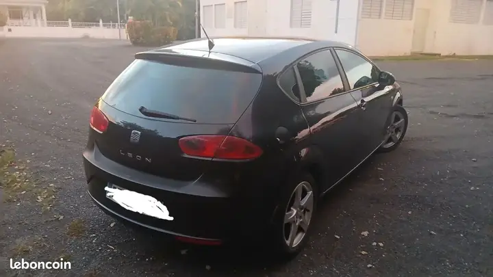 Seat Leon 2010 photo 2