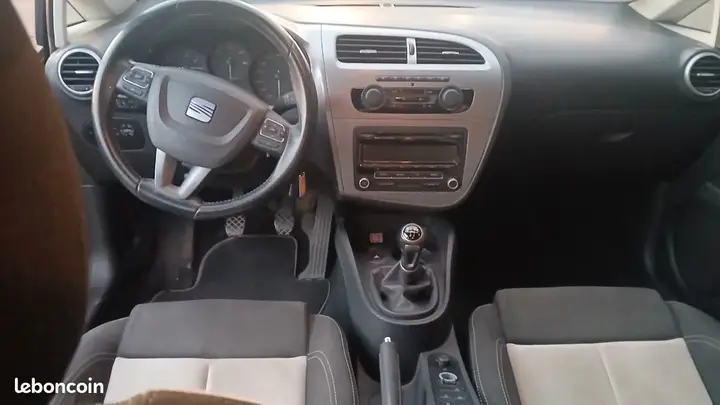 Seat Leon 2010 photo 3