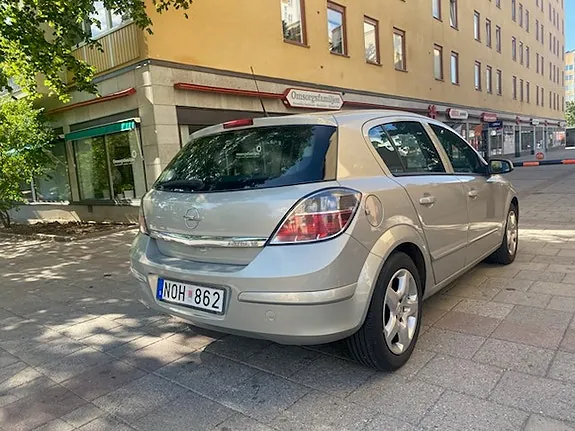 Opel Astra 2008 photo 2