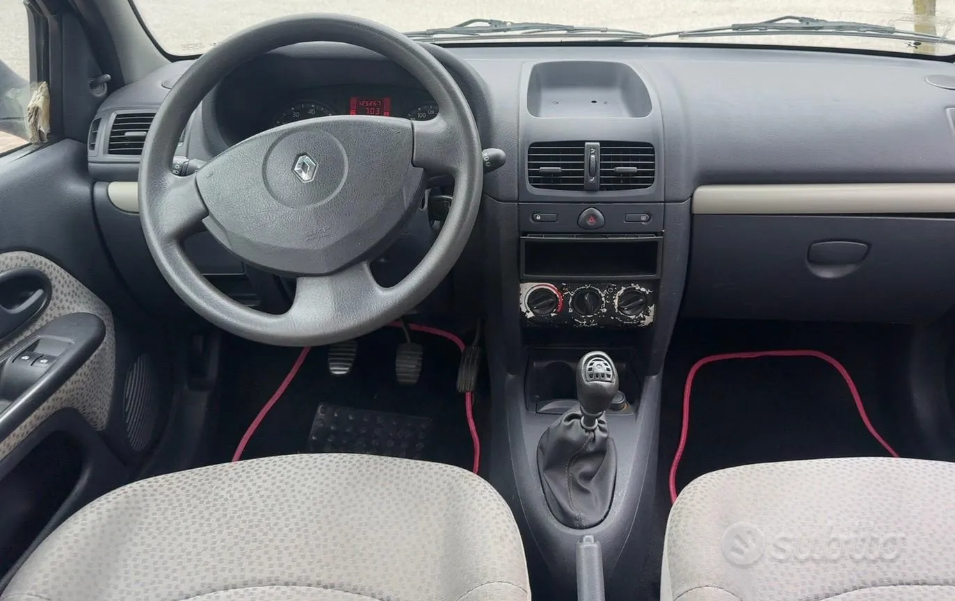 Renault Clio 2006 photo 4