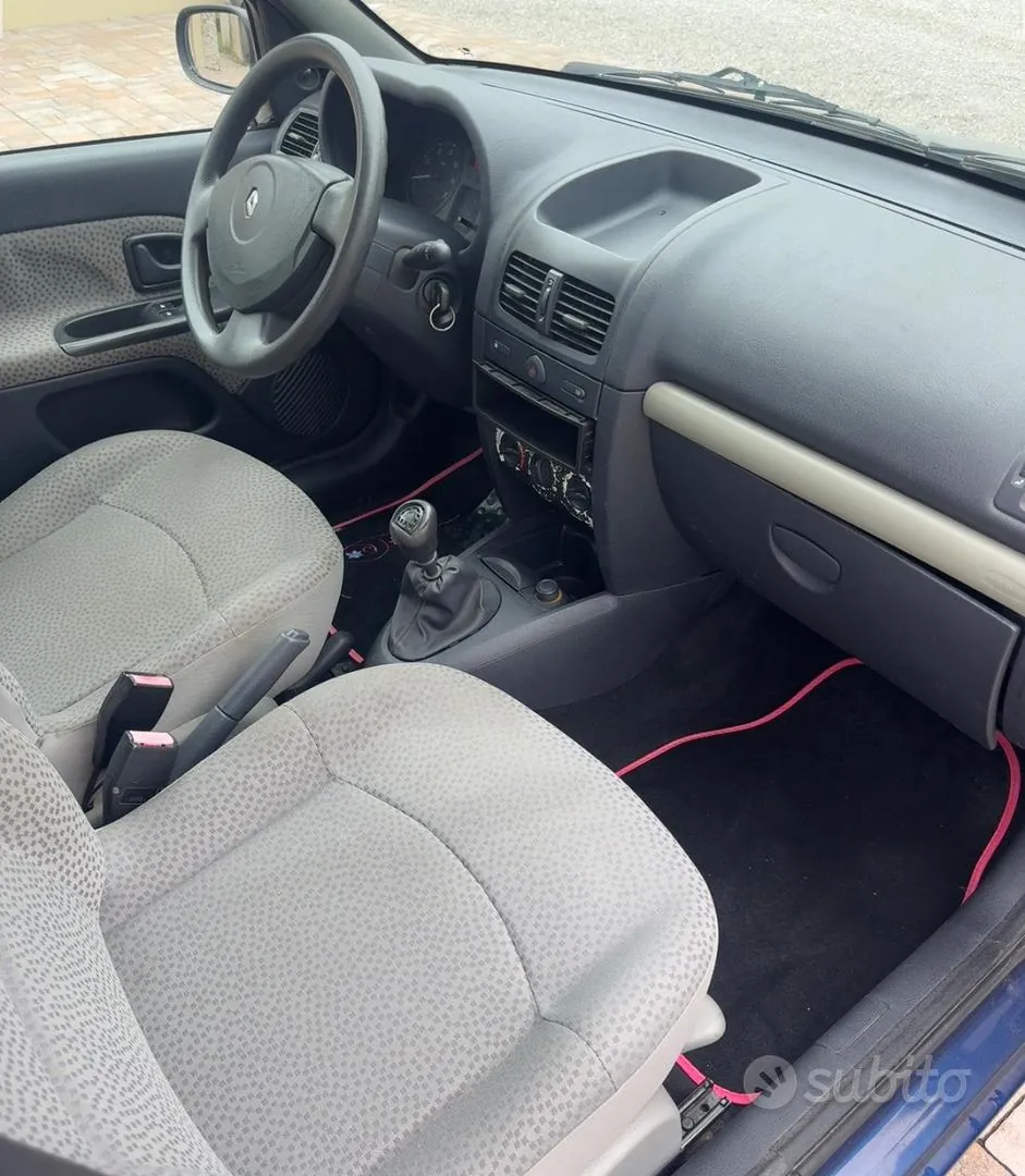 Renault Clio 2006 photo 3
