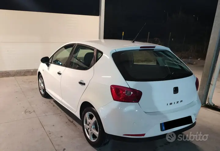 Seat Ibiza 2011 photo 3