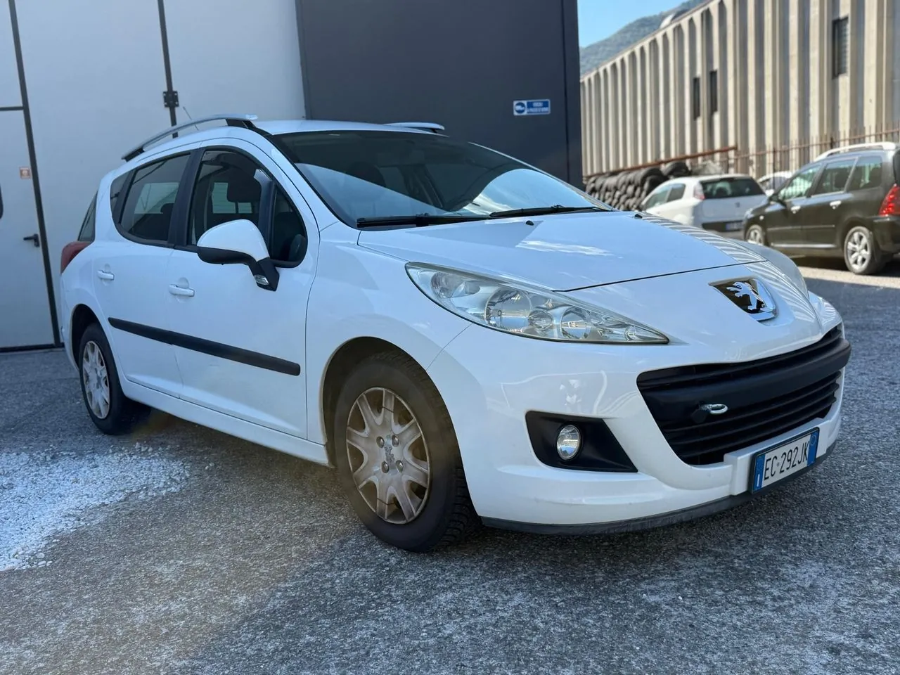 Peugeot 207 2010 photo 3