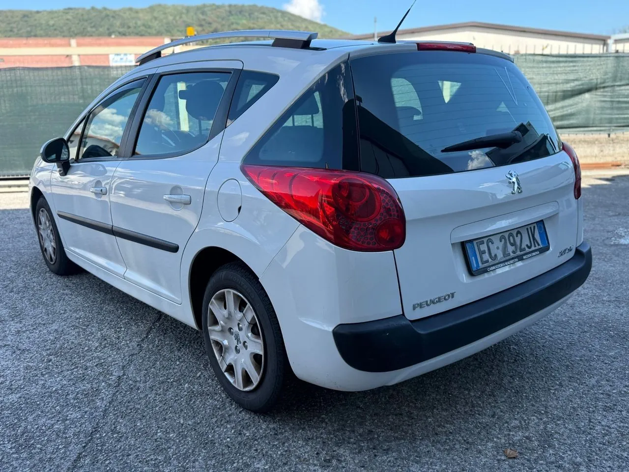 Peugeot 207 2010 photo 2
