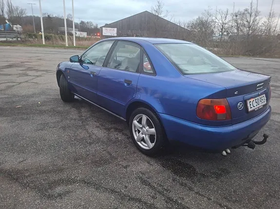 Audi A4 1996 photo 2
