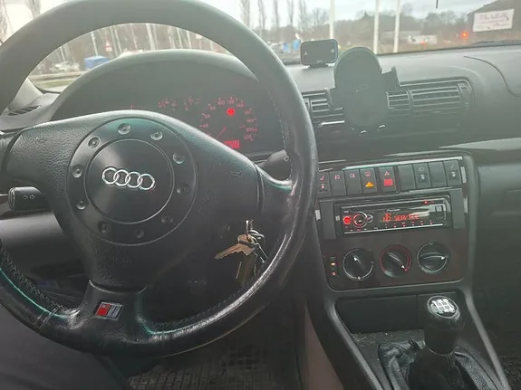 Audi A4 1996 photo 3
