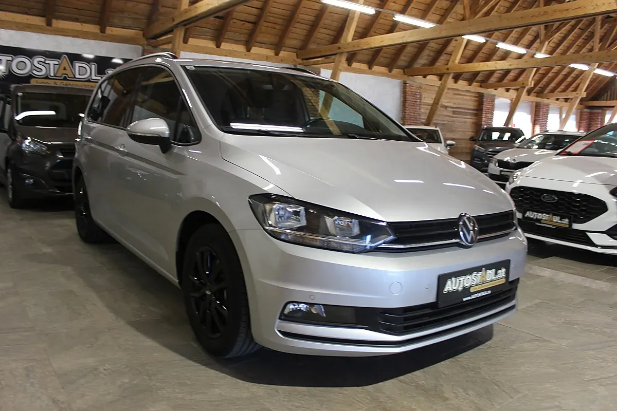 Volkswagen Touran 2022 photo 2
