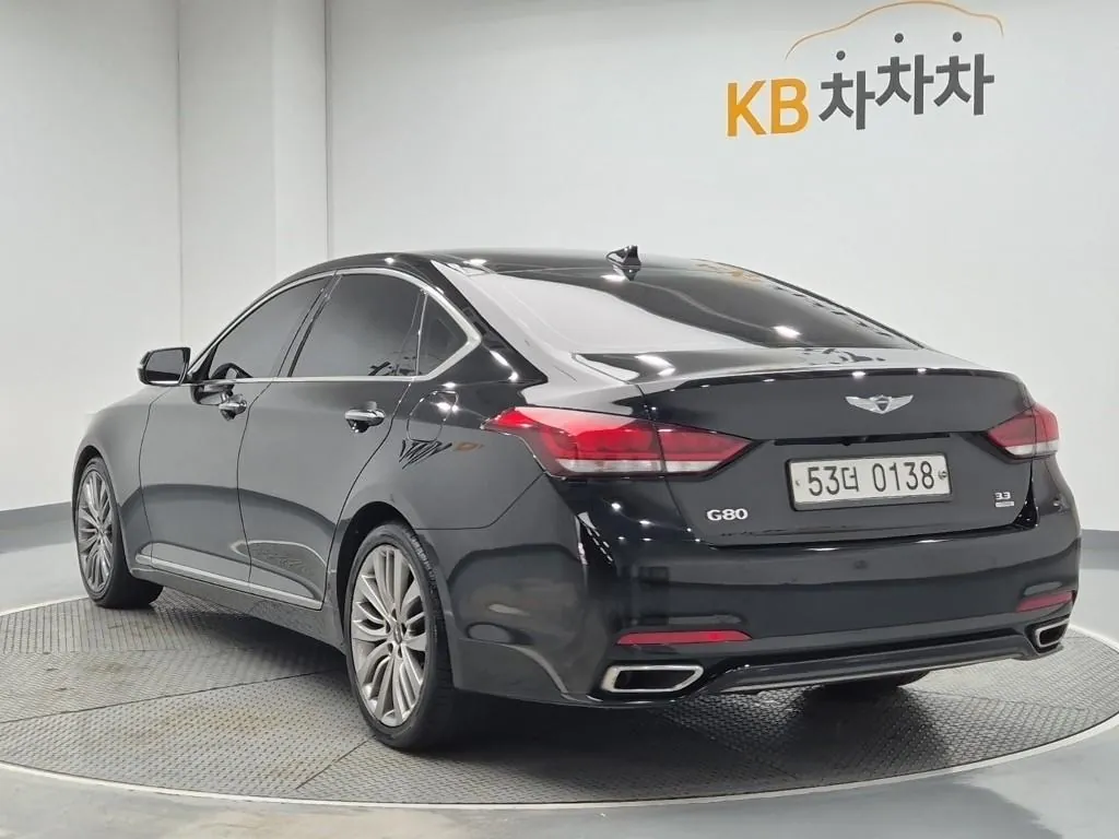 Genesis G80 2017 photo 2