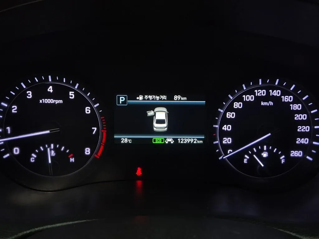 Genesis G80 2017 photo 5