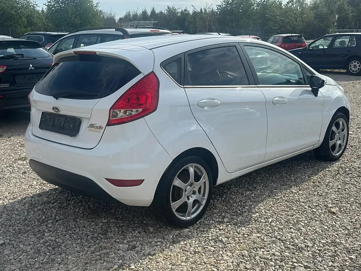 Ford Fiesta 2011 photo 3