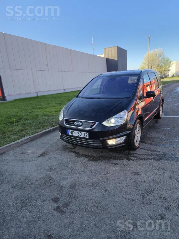 Ford Galaxy 2012 photo 4