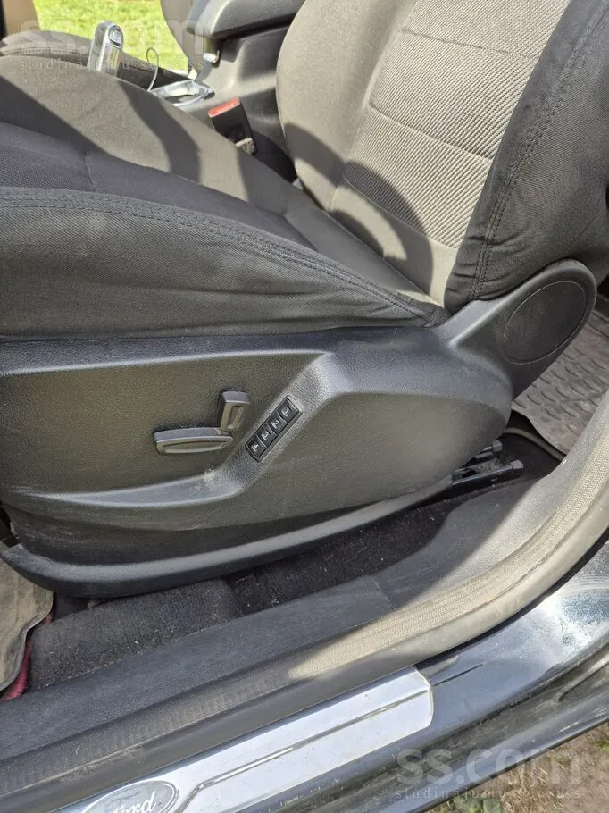 Ford Galaxy 2012 photo 5